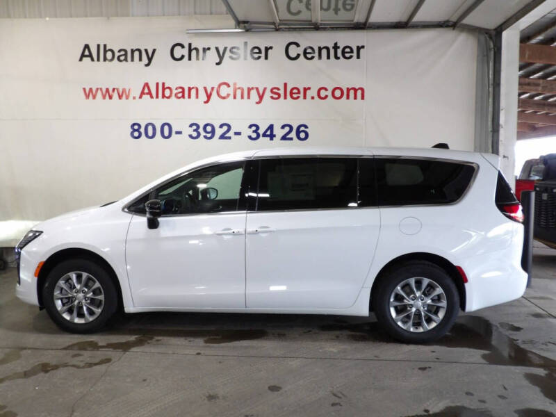 2027 Chrysler Pacifica Select