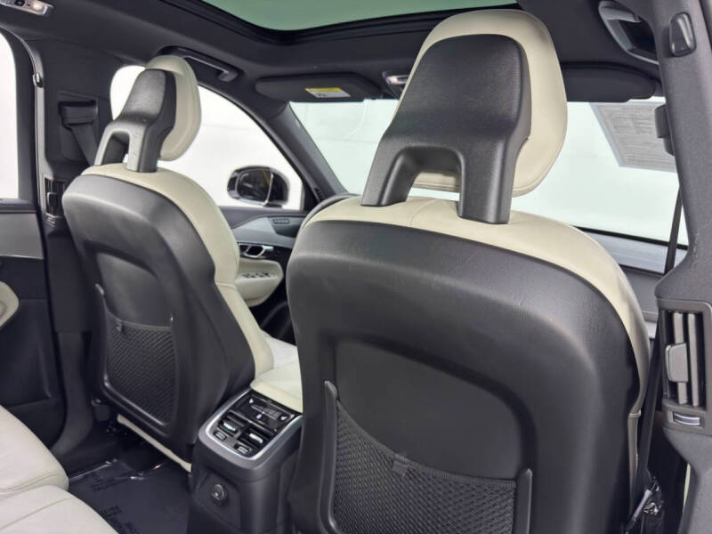 2022 Volvo XC90 Recharge T8 R-Design