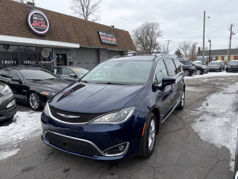 2017 Chrysler Pacifica Touring-L Plus