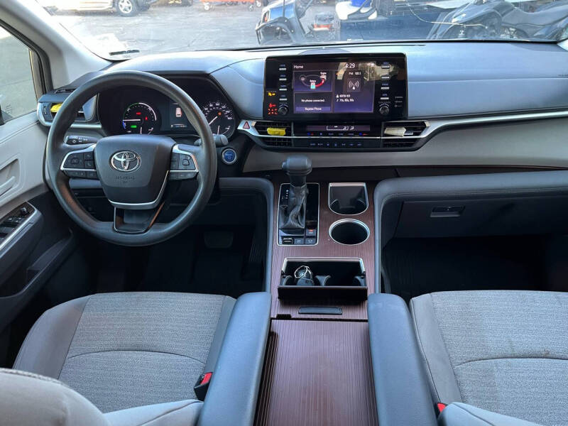 2021 Toyota Sienna LE 8-Passenger