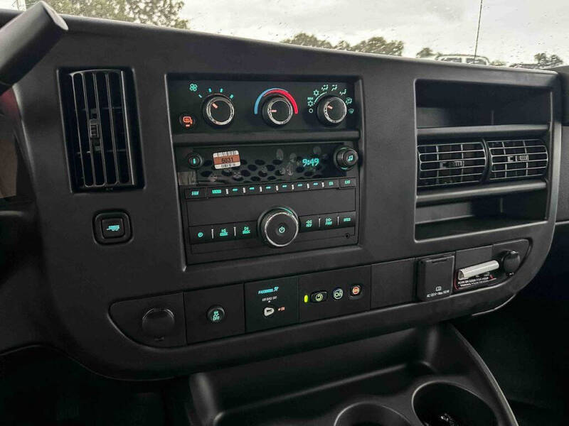 2025 Chevrolet Express 2500