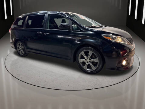 2016 Toyota Sienna SE 8-Passenger