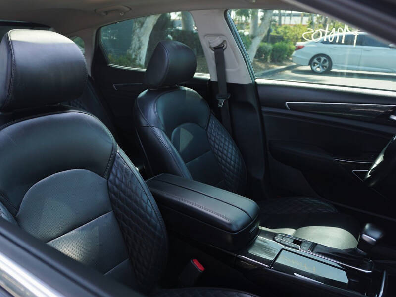 2017 Kia Cadenza Limited