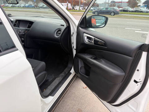 2018 Nissan Pathfinder SV