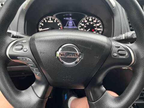 2019 Nissan Pathfinder S