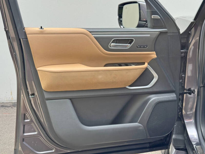 2025 Infiniti QX80 Luxe