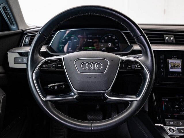 2022 Audi e-tron quattro Premium