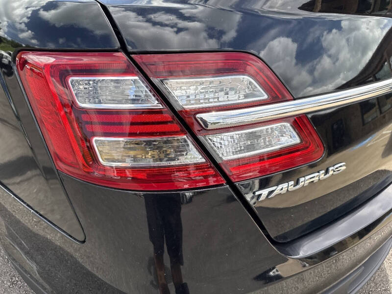 2018 Ford Taurus SE