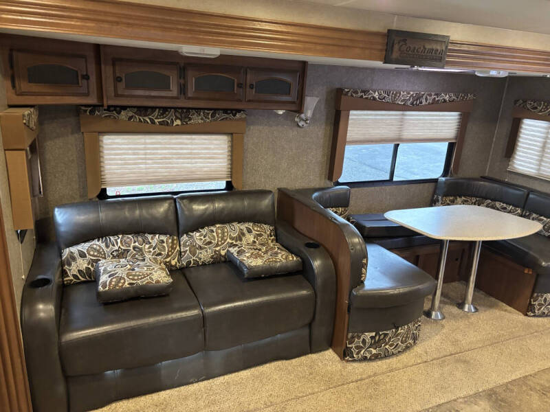 2015 Coachmen RV Freedom Express  298 Reds