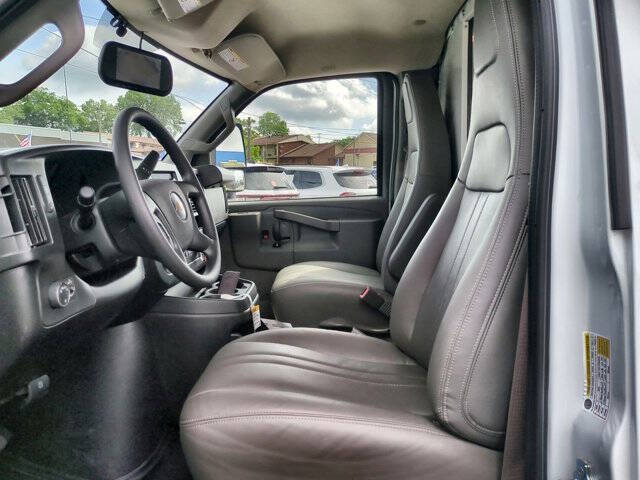 2025 Chevrolet Express 3500