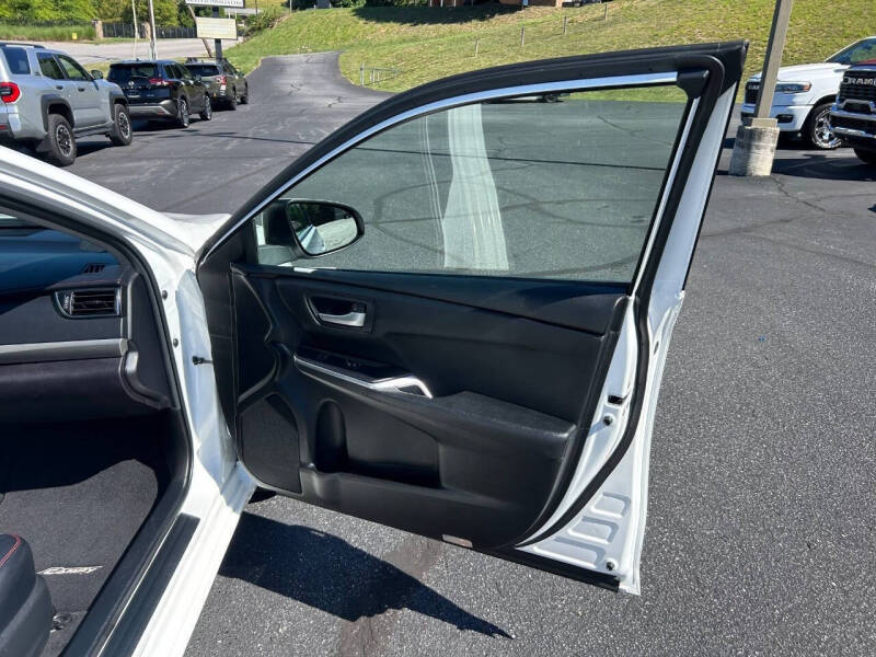 2017 Toyota Camry SE