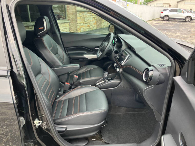 2020 Nissan Kicks SR