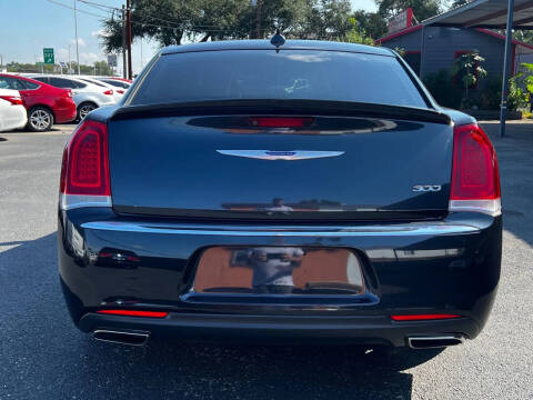 2019 Chrysler 300