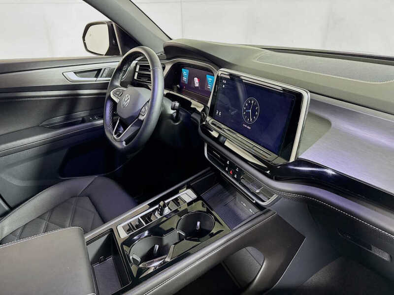 2025 Volkswagen Atlas Cross Sport SE 4Motion