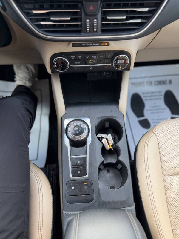 2020 Ford Escape SEL