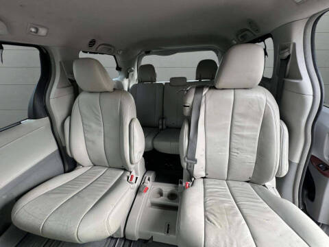 2014 Toyota Sienna XLE 8-Passenger