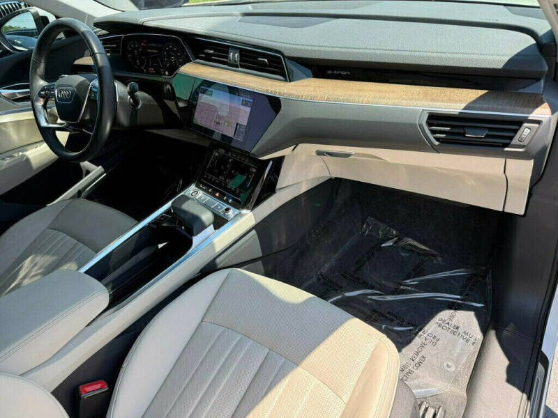 2024 Audi Q8 e-tron quattro Premium Plus