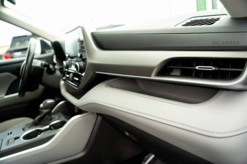 2022 Toyota Highlander Hybrid LE