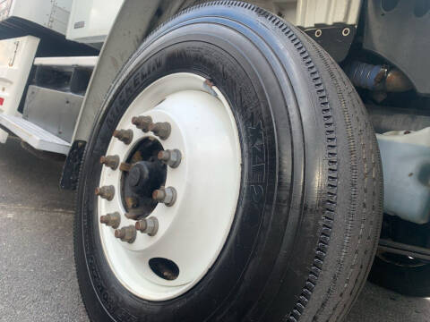 2012 Freightliner M2 106