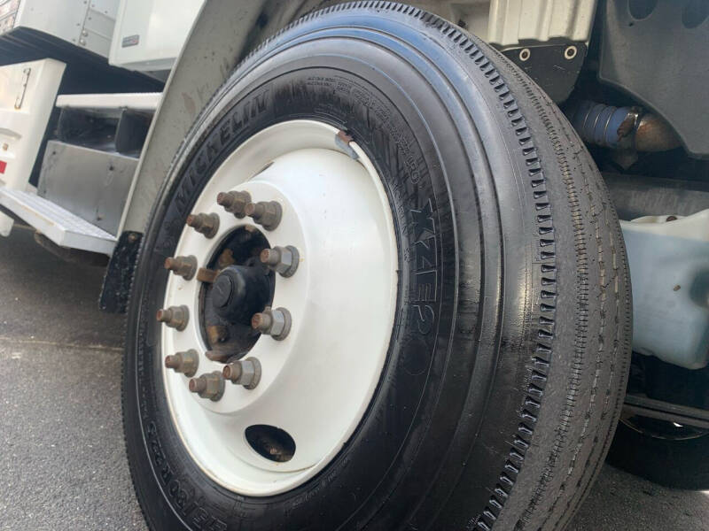 2012 Freightliner M2 106