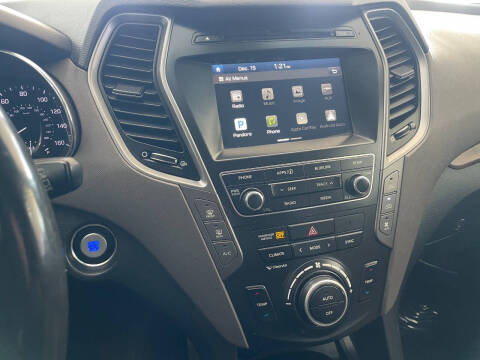 2017 Hyundai Santa Fe SE