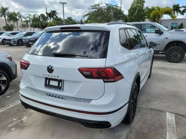 2022 Volkswagen Tiguan SE R-Line Black