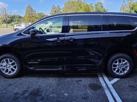2024 Chrysler Pacifica Touring L