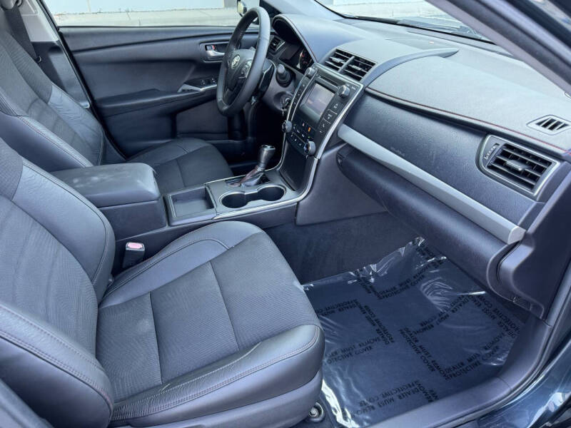 2017 Toyota Camry SE