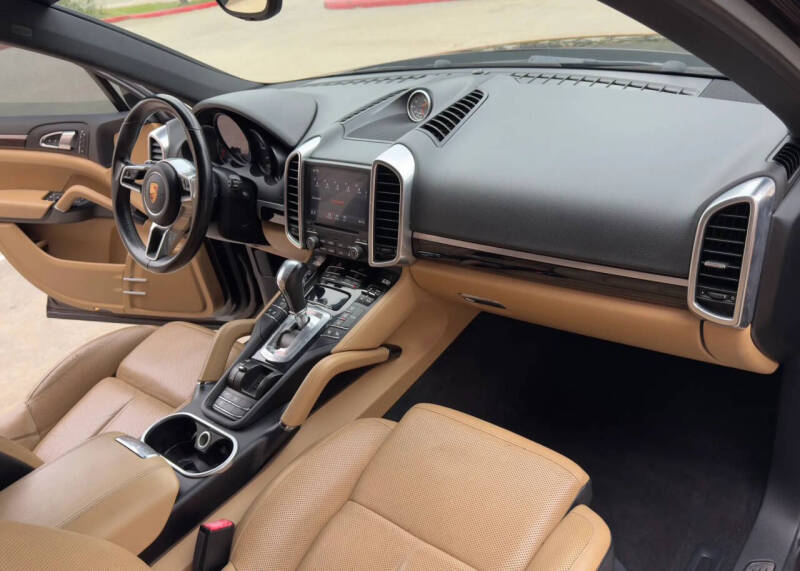 2018 Porsche Cayenne Platinum Edition