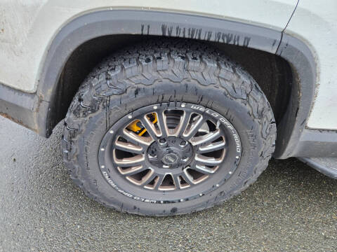 2024 Rivian R1S Adventure