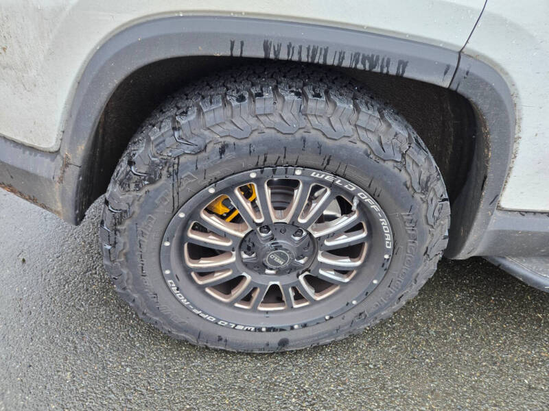 2024 Rivian R1S Adventure