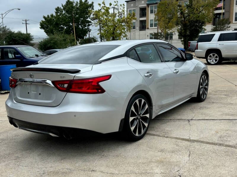 2017 Nissan Maxima SR photo 4