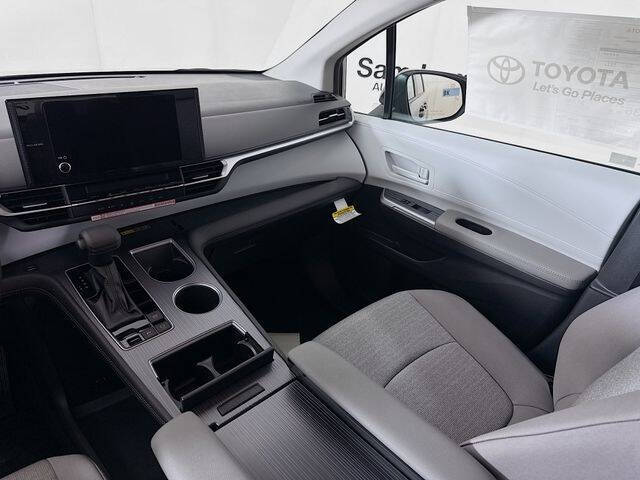 2026 Toyota Sienna LE 8-Passenger