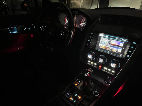 2016 Jaguar F-TYPE R