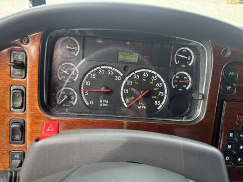 2005 Freightliner M2 106