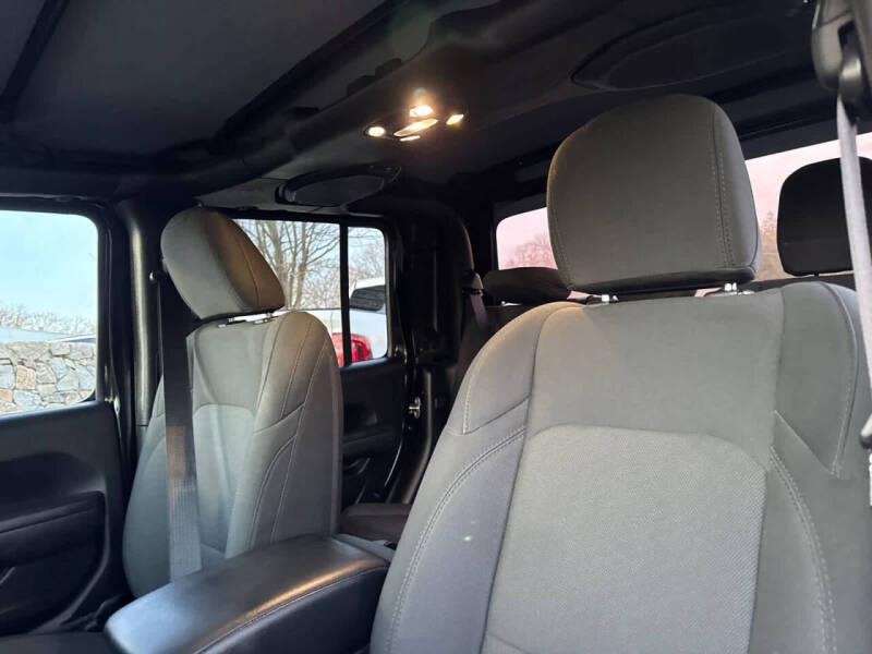 2022 Jeep Gladiator Sport S