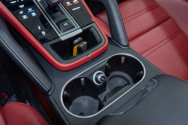 2022 Porsche Cayenne E-Hybrid