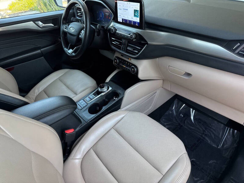2021 Ford Escape Hybrid Titanium