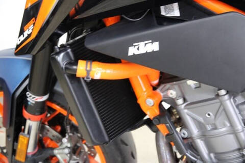 2023 KTM 890 Duke R