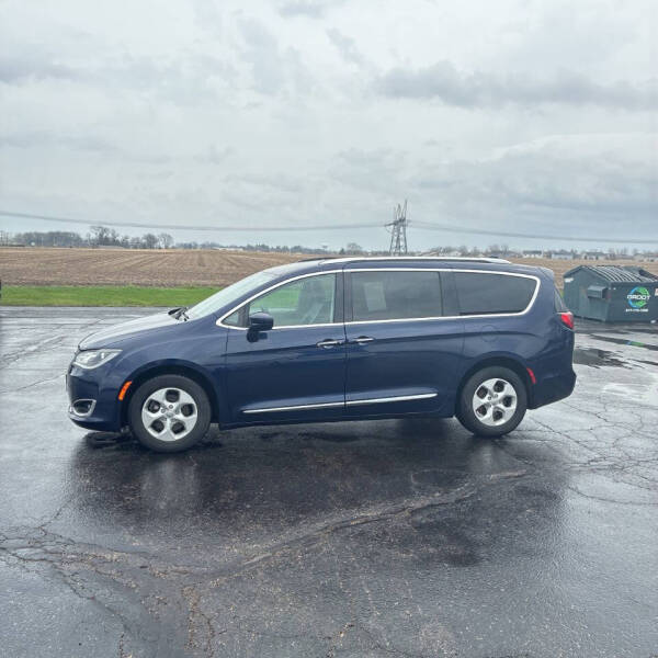 2017 Chrysler Pacifica Touring-L Plus