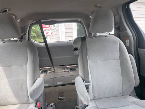 2017 Toyota Sienna LE 8-Passenger