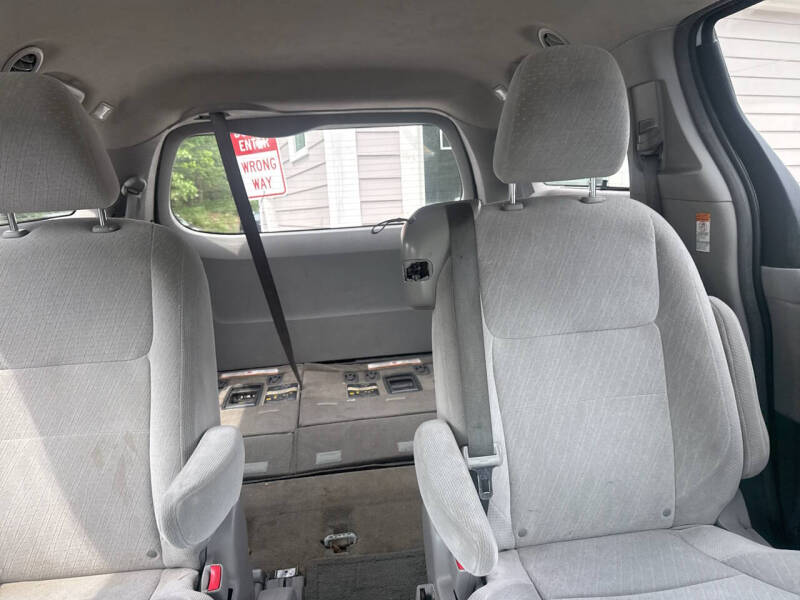 2017 Toyota Sienna LE 8-Passenger