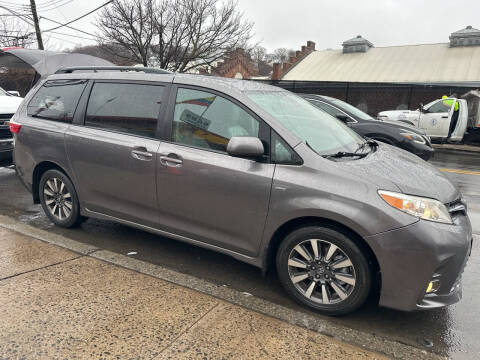2018 Toyota Sienna XLE 7-Passenger