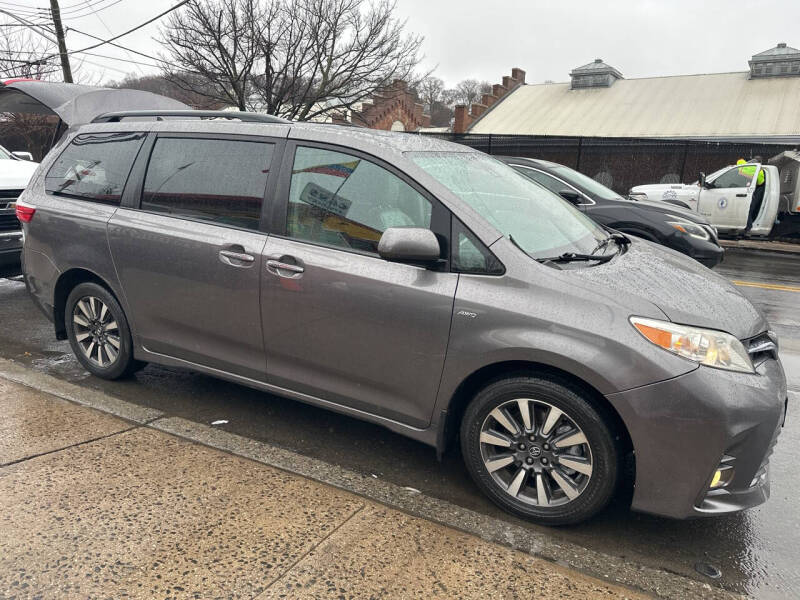 2018 Toyota Sienna XLE 7-Passenger