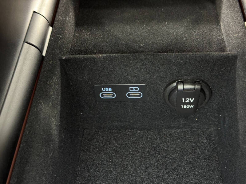 2024 Genesis G90 3.5T e-Supercharger