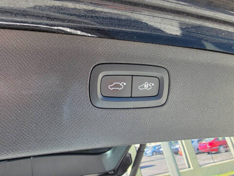 2019 Volvo XC90 T6 Momentum