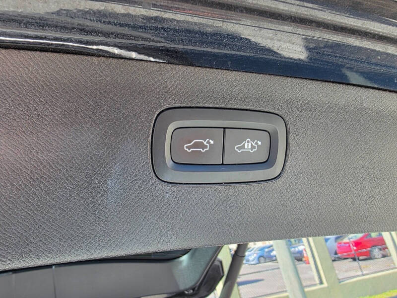 2019 Volvo XC90 T6 Momentum