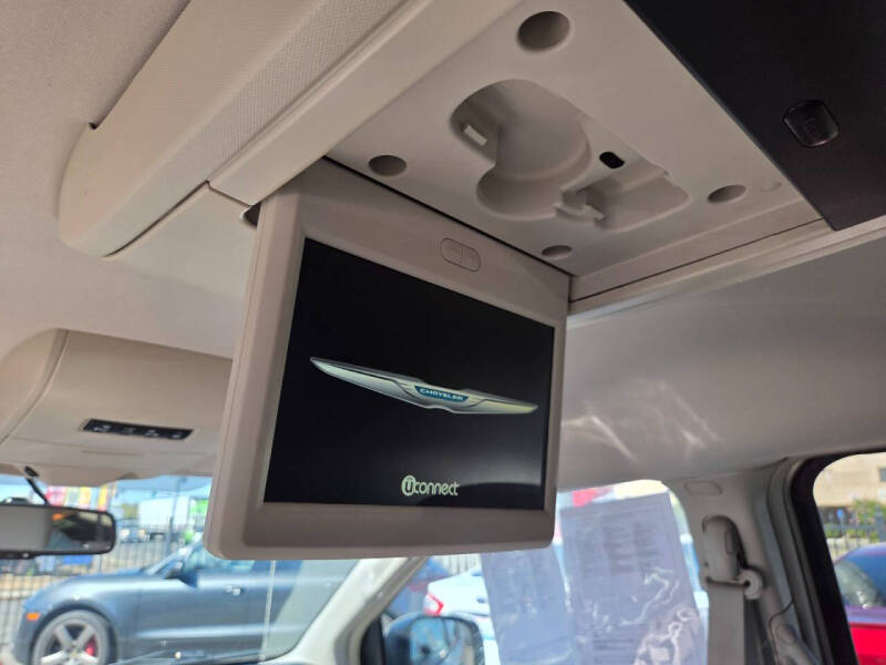 2014 Chrysler Town and Country Touring
