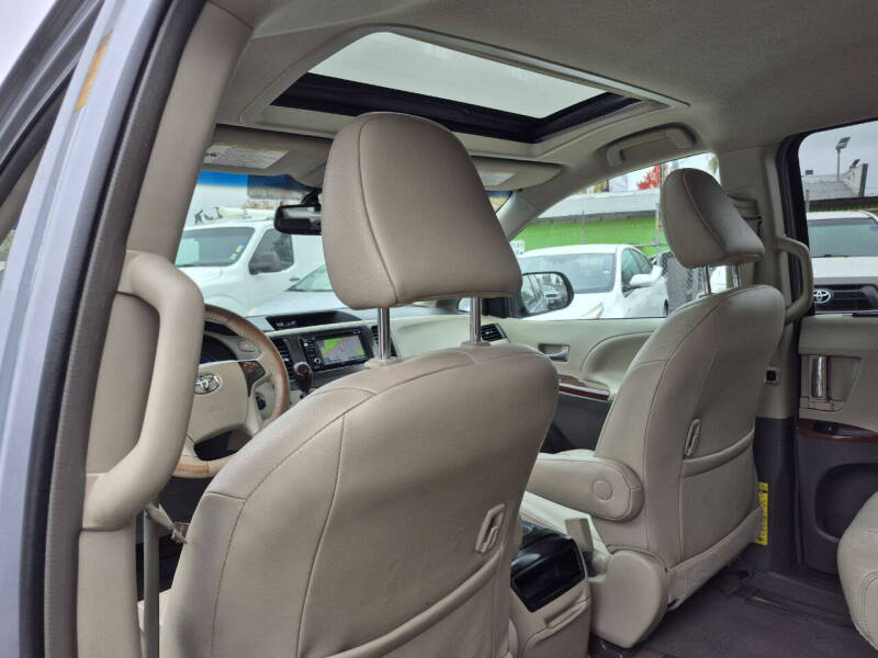 2014 Toyota Sienna XLE 8-Passenger