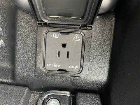 2020 Land Rover Defender 110 SE